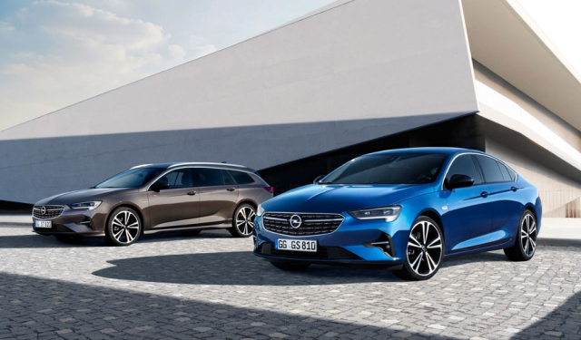 Opel Insignia je reprezentativní liftback nebo elegantní kombi Sports Tourer. Špičková osvětlovací technika, vyspělý podvozek a aktivní elektronicky řízený pohon všech kol vytvářejí z tohoto vozu ideálního společníka na dlouhé cesty. Ve verzi Insignia GSi je navíc zdrojem mimořádného potěšení z jízdy