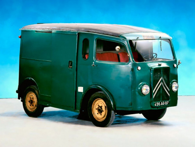 Díky koncepci předního pohonu přišel Citroën TUB už v roce 1939 s plochou podlahou a posuvnými dveřmi