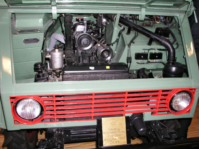 Ústrojí pohonu tvořil komůrkový čtyřválec OM636 1,7 l, 18,5 kW (25 k), šestistupňová základní, dvoustupňová redukční převodovka a tuhé nápravy s diferenciály a jejich uzávěry