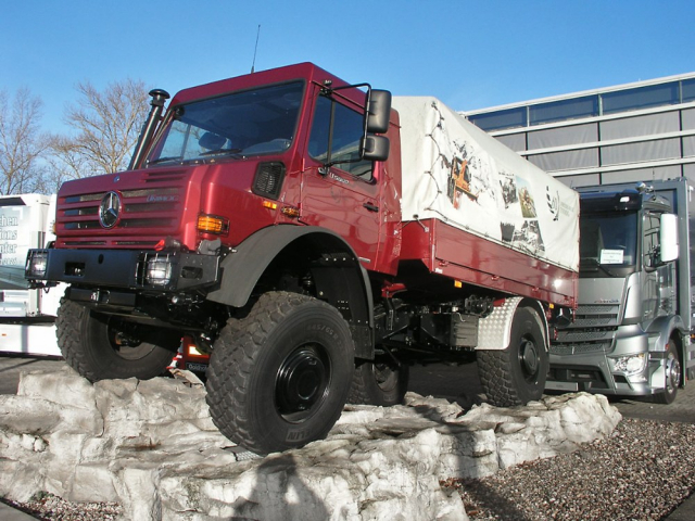 Mercedes-Benz Unimog řady 5000 nezastaví ani těžký terén