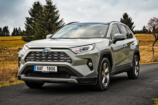 Robustní a sebevědomá, taková je Toyota RAV4 bez ohledu na to, jaký model zvolíte