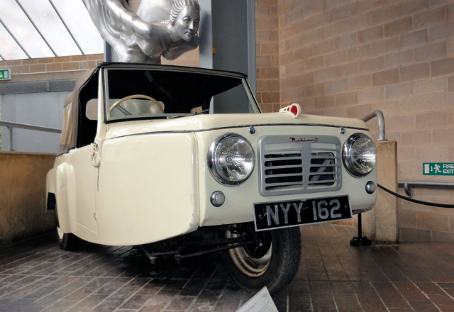 První Reliant Regal Mk.I z roku 1953, exponát Národního automobilového muzea v Beaulieu