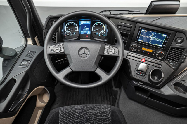 Nový Actros F – pracoviště řidiče