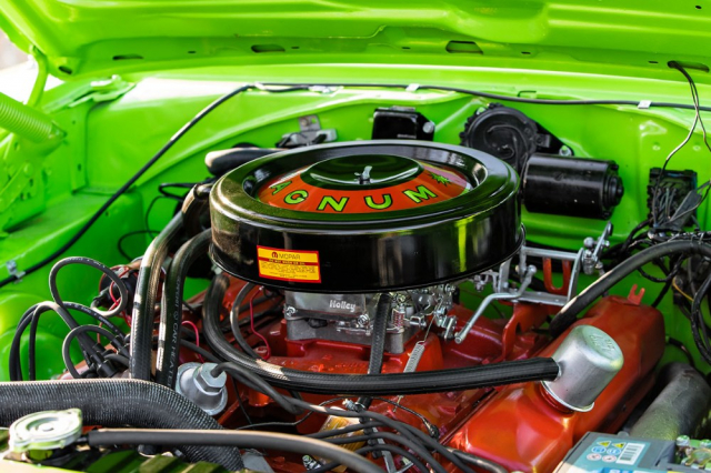 Pod kapotou se skrývá V8 440 Magnum (7,2 litru), dopovaný jedním čtyřhrdlovým karburátorem Holley. Agregát dosahuje výkonu 279 kW (380 k) a točivého momentu 651 N.m