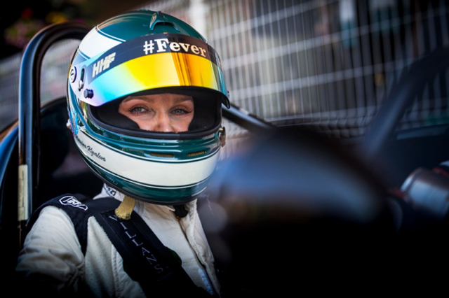 Pozornost zasluhuje jediná žena na startu, Katarina Kyvalová, startující s vozem Cooper-Jaguar. Sympatická závodnice má česko-slovenské kořeny