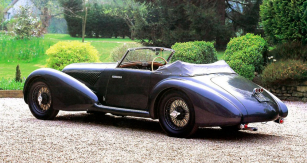 Alfa Romeo 8C 2900B Pinin Farina Cabriolet (1937) ukrývala pod dlouhou kapotou 2,9litrový řadový osmiválec přeplňovaný kompresorem, který ve verzi 2900B dával 177 koní