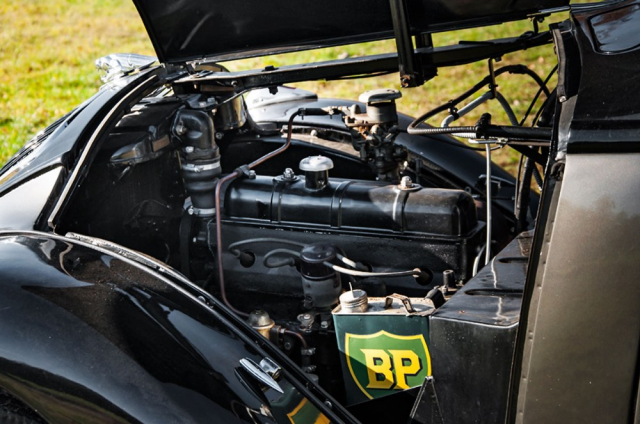 Motor Peugeotu 302 měl dostatečný výkon k tomu, aby vůz rozjel na více než 100 km/h