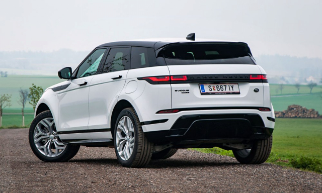 Evoque P300e se na poměry plug-in hybridů může pochlubit poměrně velkým objemem nádrže 57 litrů a především lze akumulátory dobíjet také stejnosměrnou rychlonabíjecí stanicí. ­Systém zvládne výkon až 32 kW