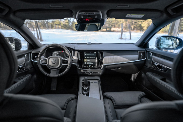 Interiér modelu V90 CC nevybočuje z klasického stylu vozů Volvo
