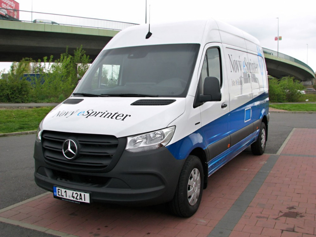 Skříňová dodávka MB eSprinter s kratším rozvorem (3924 mm) a zvýšenou střechou