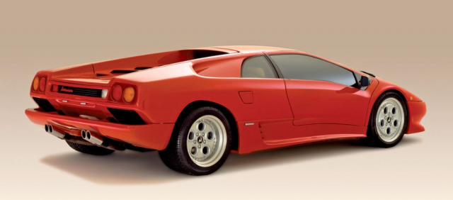 Lamborghini Diablo rozvíjelo téma dramatického futuristického supersportu, s kterým přišel revoluční Countach. Řekli byste, že tento design vznikl už před 21 lety?