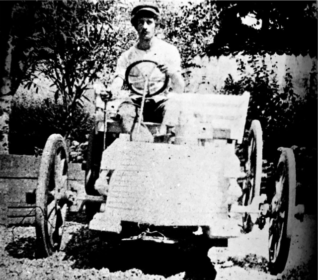 První automobil jinocha Gabriela Voisina