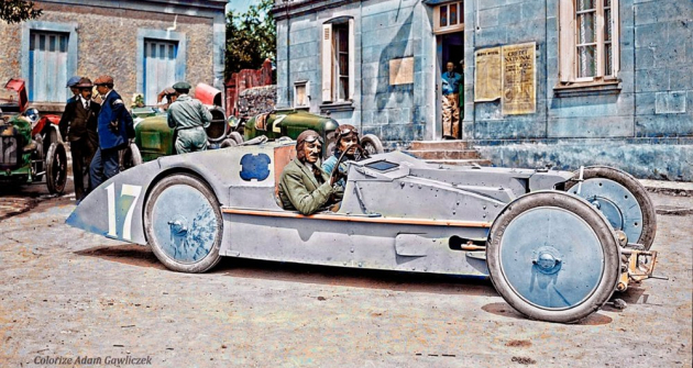 Ze tří postavených závodních speciálů C6 Course (1923), přezdívkou „Laboratoire“, se nedochoval ani jeden. Utkaly se se stejně novými Bugatti Type 32 „Tank“. Přísná aerodynamika se, díky aplikaci leteckých postupů, postarala o první závodní vůz se samonosnou karosérií na světě. Jejich řadové šestiválce (80 k, 175 km/h) se později velmi dobře uplatnily v cestovních C11, C14 a C15 (s objemem 2326 cm3)