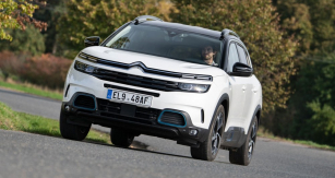 C5 Aircross Hybrid se nejlépe cítí při plynulé jízdě