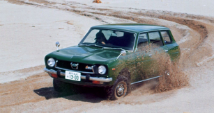 Toto je první sériové Subaru, které dostalo pohon všech kol: kombi Leone 1400 4WD. Sériová výroba začala v roce 1972