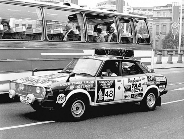 Subaru Leone se zúčastnilo závodu Londýn - Sydney (1977). Ve třídě skončilo čtvrté