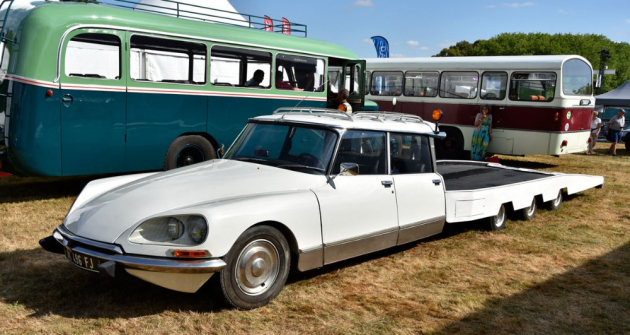 Tissier Citroën DS se čtyřmi dveřmi a třemi nápravami vzadu