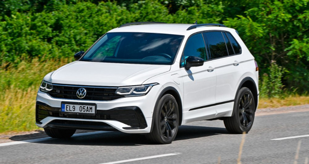 Plug-in hybridní Tiguan umí být, zvláště v provedení R-Line, příjemně čiperným vozem