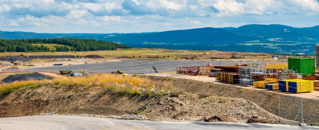 Jednou ze zajímavostí sokolovského areálu je tzv. technologická plocha. Jde o dokonale rovný čtverec o rozměru 300 x 300 m. Zkoušet se zde budou přednárazové asistenční systémy