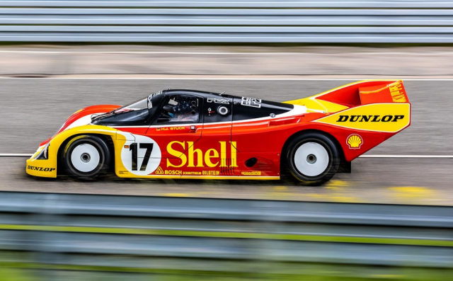 Hans-Joachim Stuck, který během své závodní kariéry vystřídal mnoho vozů různých závodních kategorií a i nyní ve svých 70 letech závodí (série KTM X-Bow GT2), o Porsche 962C prohlásil, že je to nejlepší závodní vůz, který kdy řídil. Během tréninku na závod v Le Mans s ním na rovince Mulsanne jezdil přes 390 km/h