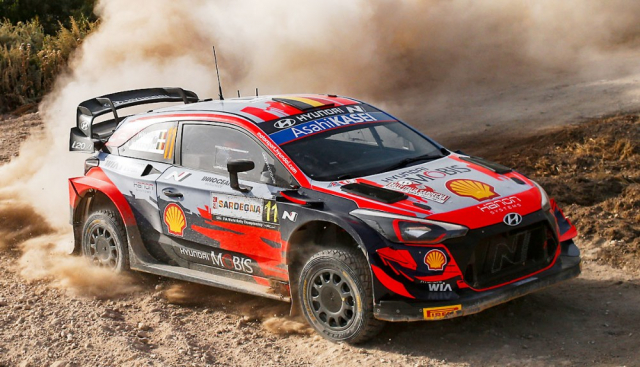 Kořeny divize N jsou v závodní divizi Hyundai Motorsport. Ta se aktivně účastní jak mistrovství světa v rallye (WRC i WRC2/3), tak s vozy specifikace TCR v okruhových závodech