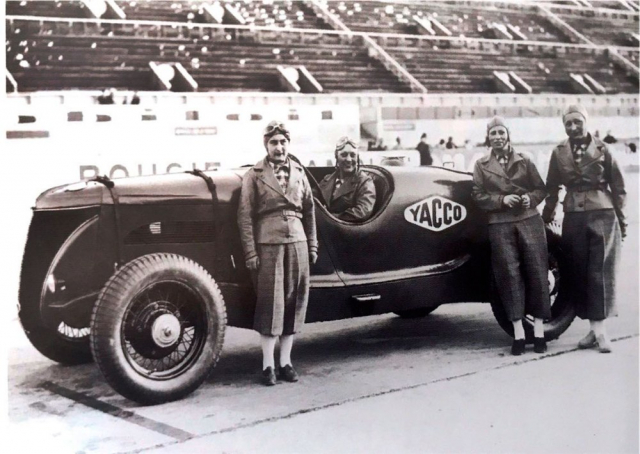 Dívčí tým v rekordním voze Matford (1937)
