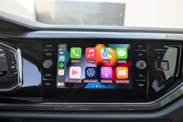 Rozhraní Apple CarPlay se nyní s telefonem spojuje bezdrátově, stačí jen telefon připojit přes Bluetooth a vše funguje automaticky