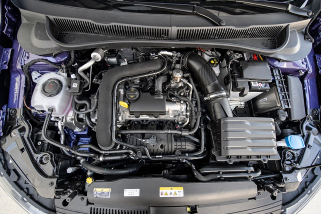 K pohonu jsou připraveny výhradně litrové tříválce, doporučit můžeme především jejich přeplňované verze TSI s výkony 70 a 81 kW (95 a 110 k). Alternativou je provedení na stlačený zemní plyn