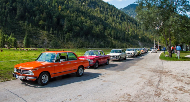 Jízda s BMW 2002tii je zážitek. Čirá mechanika, výkon 130 koní, velmi solidní dynamika, perfektní ovladatelnost. Nelze se divit tomu, že tyto modely mají tolik fanoušků