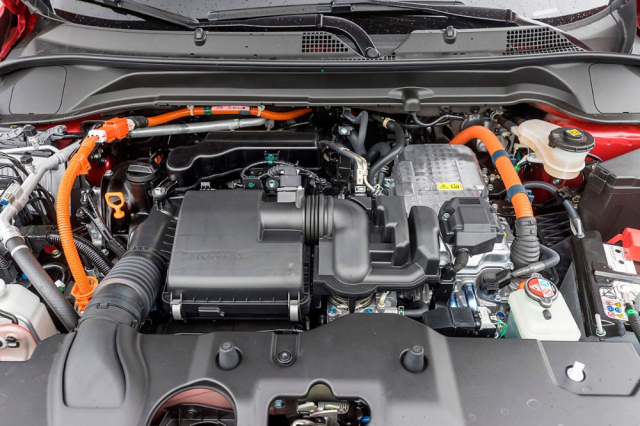 V Evropě je nové HR-V k dispozici výhradně s originálním hybridním pohonem e:HEV, který klidnější jízdní styl dokáže odměnit nízkou reálnou spotřebou paliva