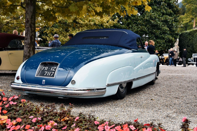 Milánská značka Isotta Fraschini patřila v první půli minulého století k tomu nejexkluzivnějšímu, co na světě existovalo. Po válce vsadili na jediný typ – 8C Monterosa vybavený pro ně tradičním motorem V8 vzadu. Tento exemplář, karosovaný u Boneschi, se účastnil Soutěže elegance ve Villa d’Este 1949. Továrna téhož roku ukončila výrobu automobilů, věnovala se výhradně motorům