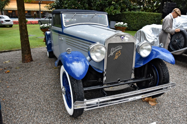 Lancia Dilambda první série (1930), s karosérií postavenou na zakázku v Londýně, ukořistila Hlavní cenu diváků