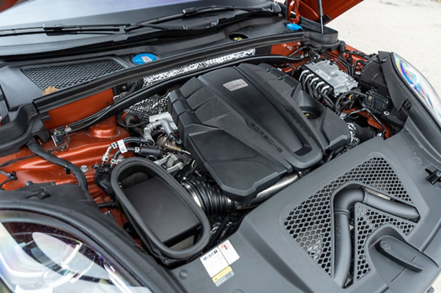 Verze S získala motor původně vyhrazený variantě GTS, nabízející o 20 kW (27 k) vyšší výkon