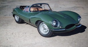 Nově postavený Jaguar XKSS navázal na několik málo dochovaných originálních kusů. Automobilka mezi lety 2017 a 2018 postavila dalších devět exemplářů