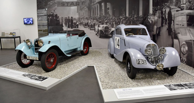 Aera na 1000 mil československých: Aero 18 HP (1932) vlevo a Aero 750 (1934) se speciální aerodynamickou karosérií