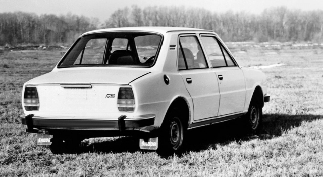 Bratislavská Škoda 742 PP se odlišovala i výrazně zvětšenými zadními svítilnami