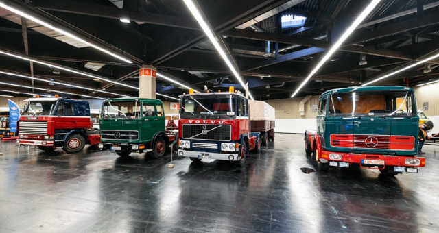 Jedna z nejzajímavějších expozic pokrývala okrajový svět klasických automobilů: velké nákladní stroje a autobusy. K vidění byly různé typy evropských tahačů a autobusů