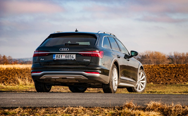 Součástí standardní výbavy modelu A6 Allroad je vzduchový podvozek. Kromě možnosti zvýšit světlou výšku až o 45 mm přináší především královský komfort