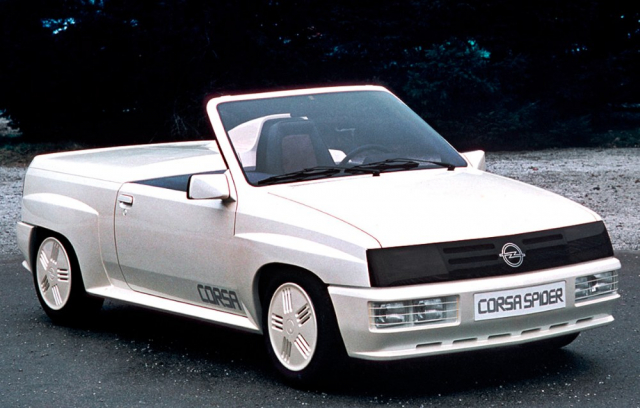 Světové premiéře na podzimním autosalonu v Paříži předcházelo odhalení konceptu Corsa Spider. Opel tuto novinku prezentoval na ženevském autosalonu roku 1982. Tato studie už nesla designové prvky pozdějšího sériového vozu a kromě jiného měla za úkol také prověřit reakce veřejnosti na jméno Corsa
