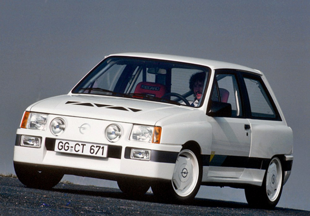 V roce 1983 vznikl závodní prototyp Corsa Sprint s motorem o výkonu 93 kW (126 k) postavený podle pravidel skupiny B. Se stavbou pomáhala společnost Irmscher