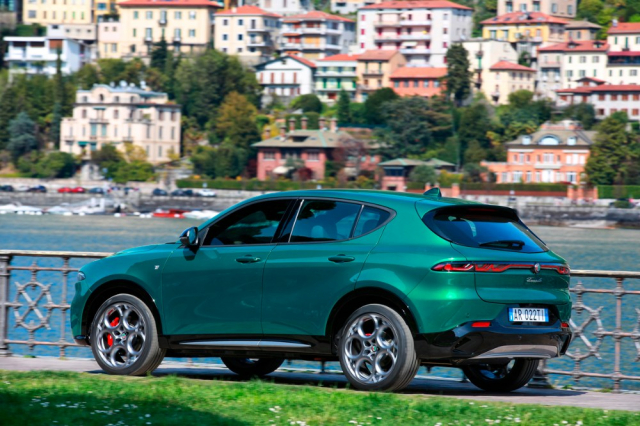 Kompaktní SUV Alfa Romeo Tonale nezapře svůj italský charakter. Vzhled ráfků patří k jasným rozpoznávacím znakům vozu