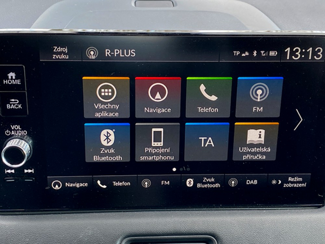 Multimediální systém se sympatickou grafikou je společně s navigačním systémem součástí standardní výbavy