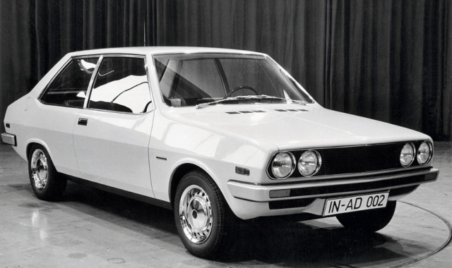 Na Audi 80 (B1) se začalo pracovat na přelomu 60. a 70. let. Na snímku je jeden z prototypů, o nějž se postaral Bertone