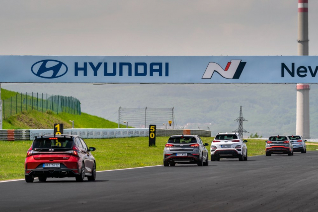 Majitelé vozů Hyundai N, kteří se registrují do klubu N, získají poukaz na 30minutovou jízdu na okruhu v Mostě s vlastním vozem