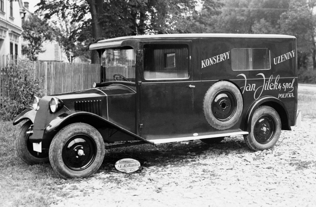V létě 1929 dodala karosárna Sodomka do Poličky uzenářskou dodávku Tatra 30