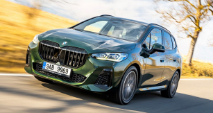 Řada 2 Active Tourer je ze současných vozů BMW postavených na platformě s napříč uloženými motory nejpraktičtější a současně s přihlédnutím k výbavě i nejdostupnější. A jako bonus vás bude bavit i její řízení