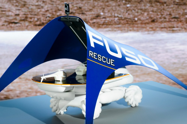 Fuso I.RQ s plošinovou nástavbou pro dron Helli Droid