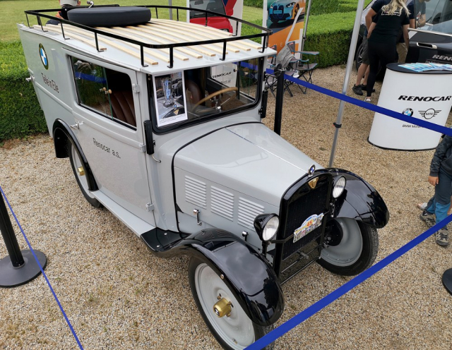 BMW Dixi Lieferwagen z roku 1929, postavený v dílnách brněnského Renocaru, slavil svoji výstavní premiéru měsíc předtím na značkovém setkání v Sinsheimu, kde získal vítězný pohár. Tato lehká dodávka je jediným dochovaným originálem na světě