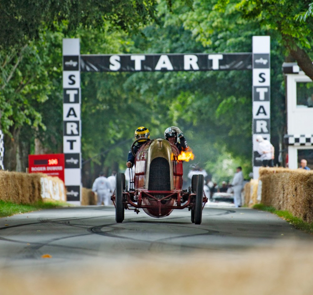 Fiat S76 v roce 1911 vznikl pro pokoření tehdejšího rychlostního rekordu. Se čtyřválcem o objemu 28,3 litru dosahoval výkonu 213 kW (290 k) a dokázal vyvinout rychlost přes 200 km/h