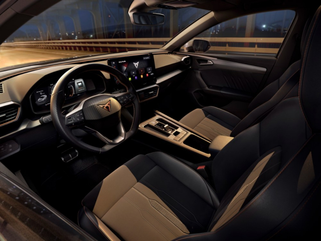 Vozy Cupra Leon lze nyní objednávat i se slabšími motory. O jedinečný styl, charakterizovaný zejména sportovním švihem a ­měděnou barvou, však nepřijdete